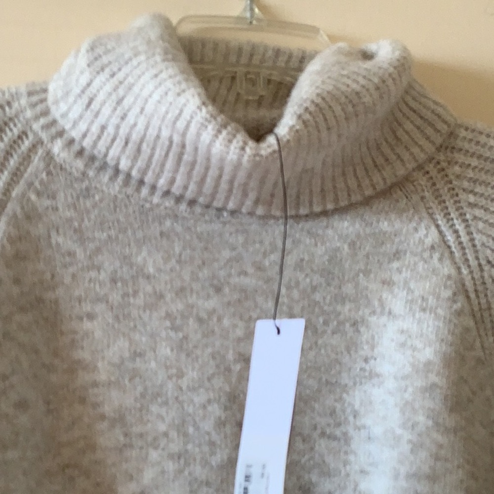 Gorgeous new sweater by Topshop π¦π€π€ - Picture 5 of 12